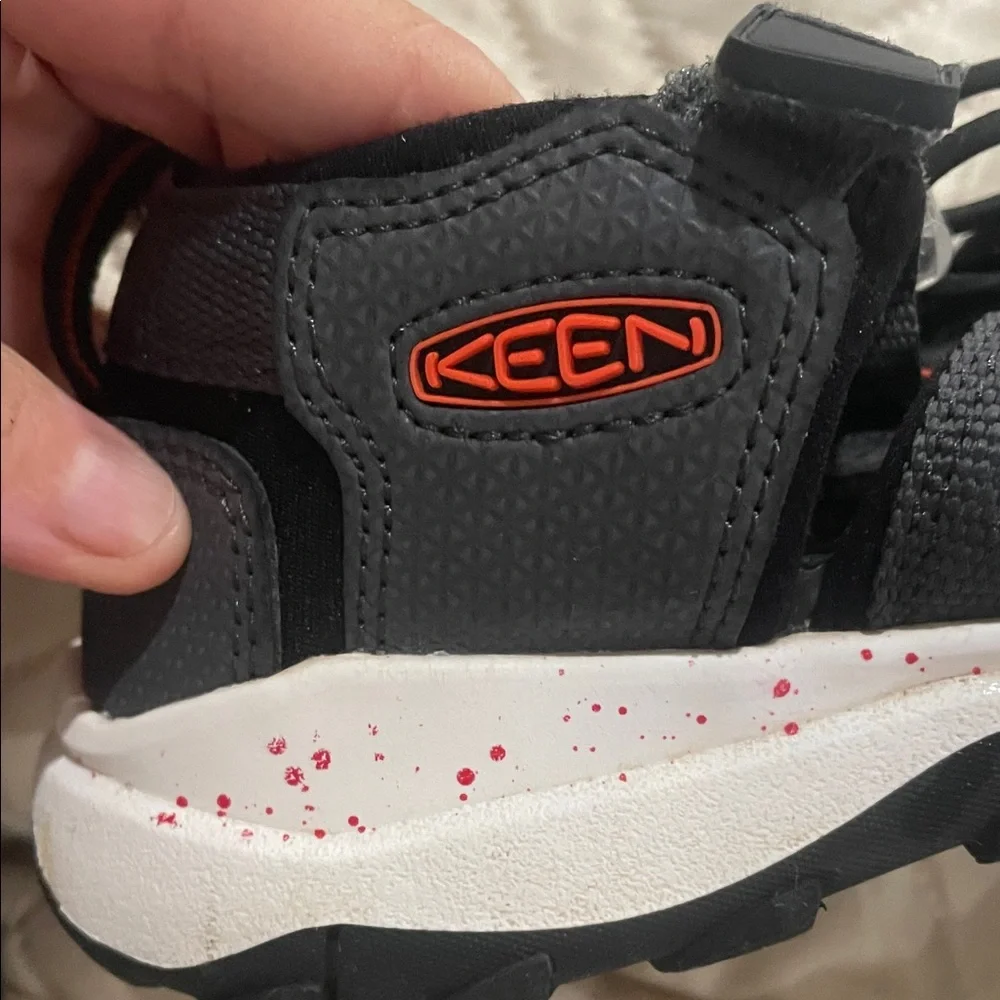 Keen Kids Black and Red Sandals (A)